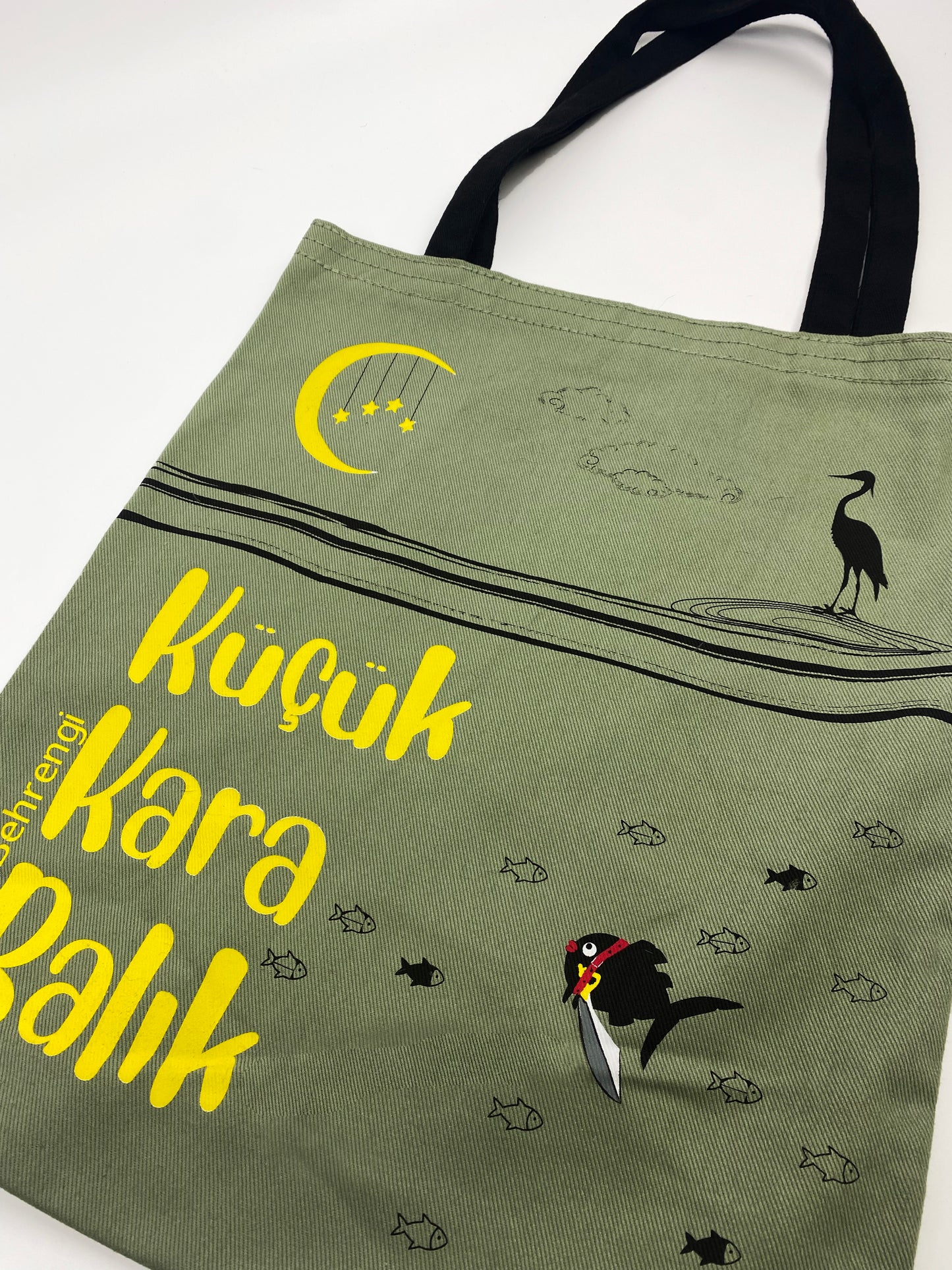 Samed Behrengi Küçük Kara Balık 340gr Yeşil Gabardin Kumaş 35x40x8cm Bez Çanta