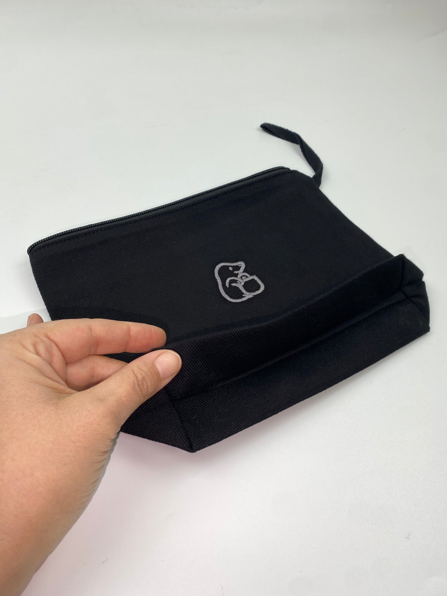 Siyah Lamineli Nakışlı 300gr Kanvas Kumaş 25x18x6cm Körüklü Clutch Bez Çanta