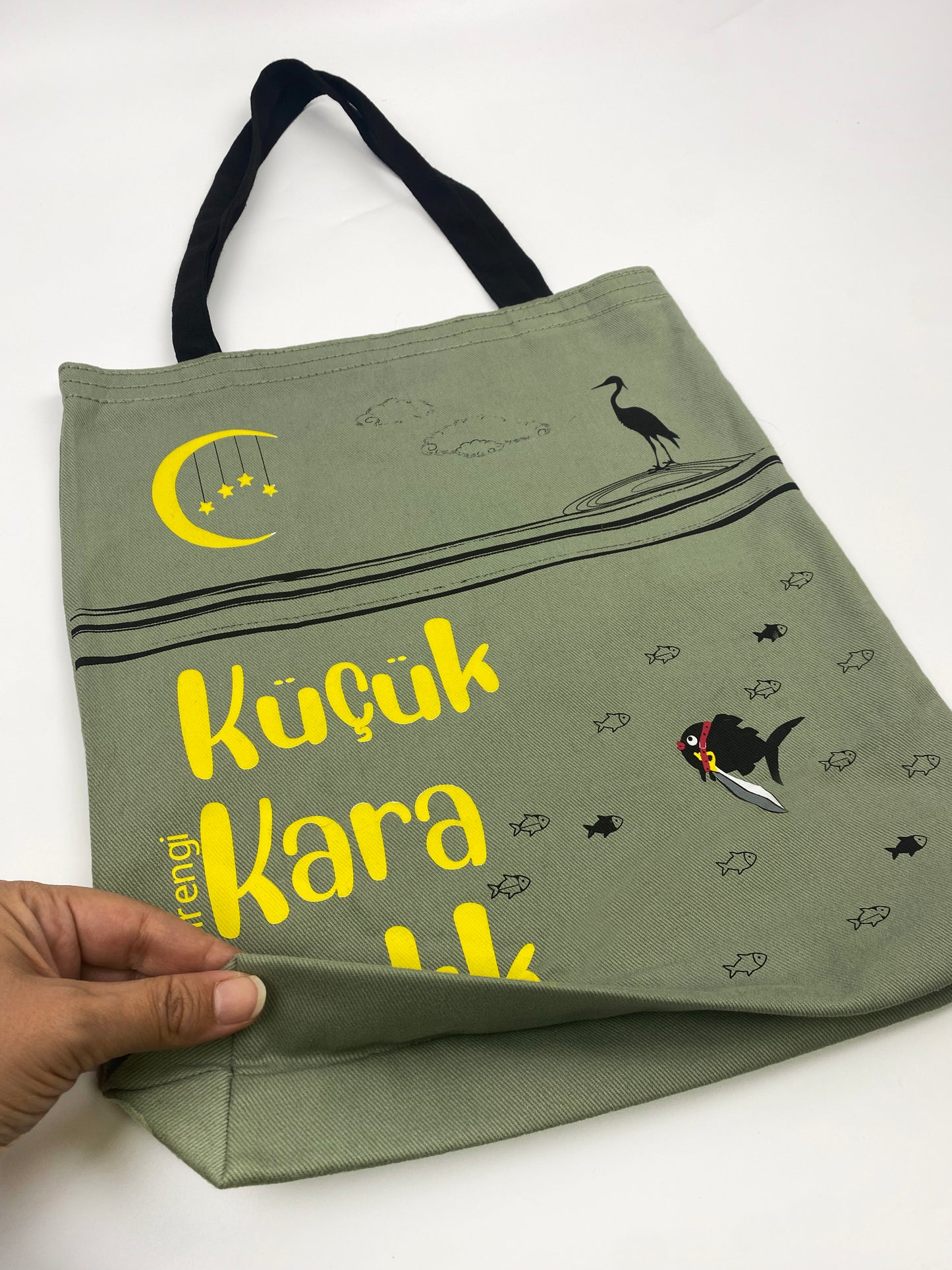 Samed Behrengi Küçük Kara Balık 340gr Yeşil Gabardin Kumaş 35x40x8cm Bez Çanta